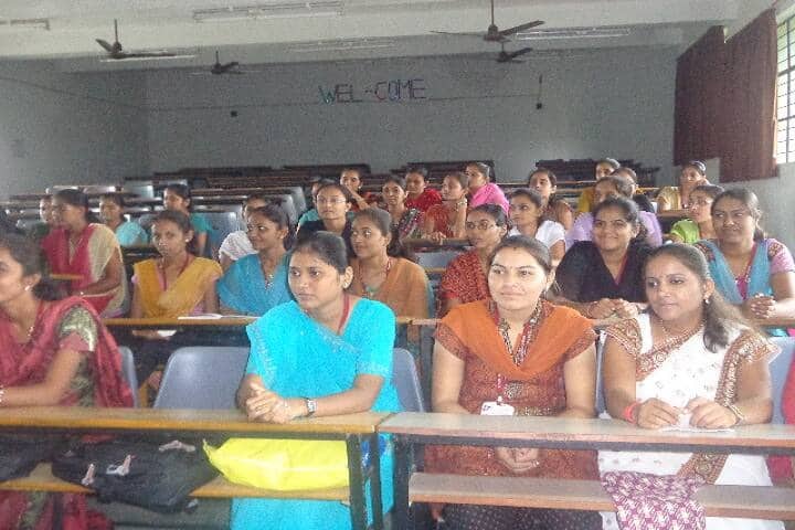 Shri Sardar Patel Kelvani Mandal Mahila B Ed College campus in Jetpur, Gujarat, India — photo 6