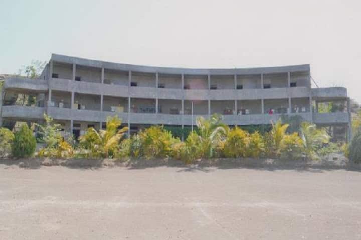 Late Annasaheb RD Deore Arts and Science College campus in Dhule, Maharashtra, India — photo 1