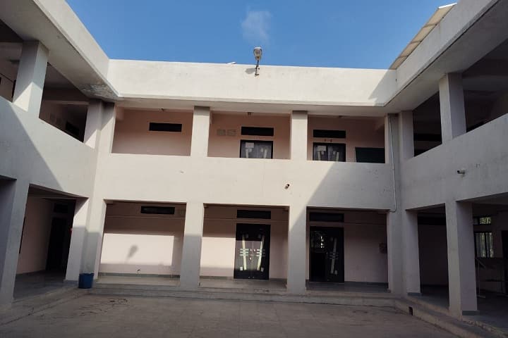 Maharavshri Lakhpatji Government Arts and Commerce College campus in Kutch, Gujarat, India — photo 3