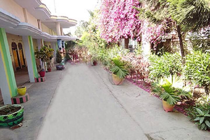 Haleema Marya Anwar Rizvi Parshikshan Sansthan campus in Bijnor, Uttar Pradesh, India — photo 3
