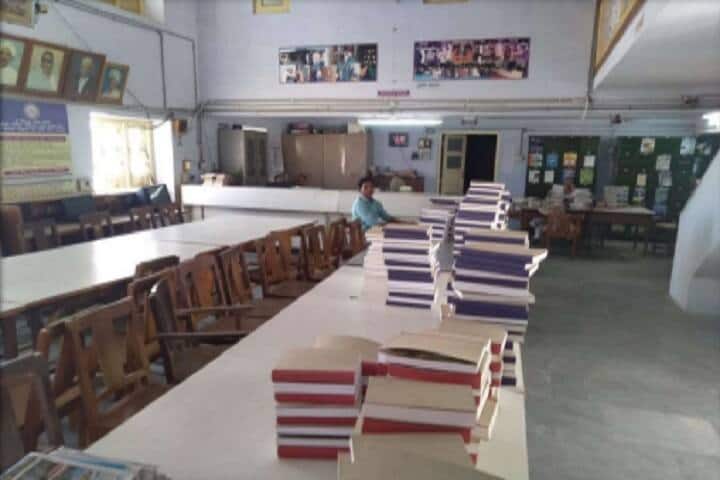 Shri UP Arts Smt MG Panchal Science and Shri VL Shah Commerce College campus in Vijapur, Gujarat, India — photo 3