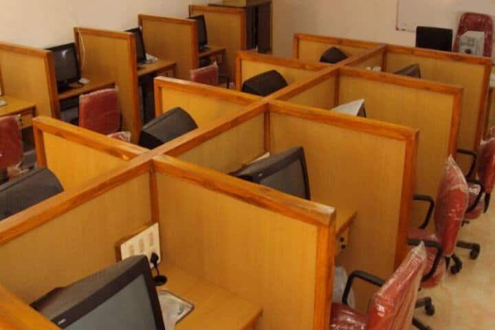 Shri UP Arts Smt MG Panchal Science and Shri VL Shah Commerce College campus in Vijapur, Gujarat, India — photo 5
