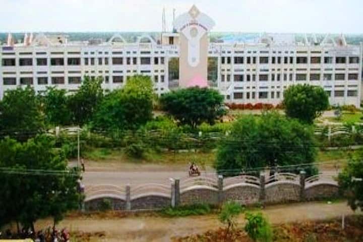 Shri Vithal Education and Research Institute's College of Pharmacy campus in Solapur, Maharashtra, India — photo 1