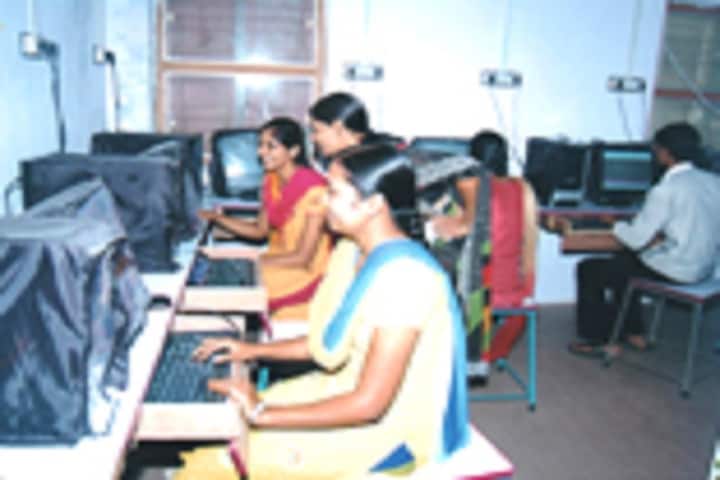 Darbar Gopaldas Shikshan Mahavidhyalaya campus in Jamnagar, Gujarat, India — photo 3