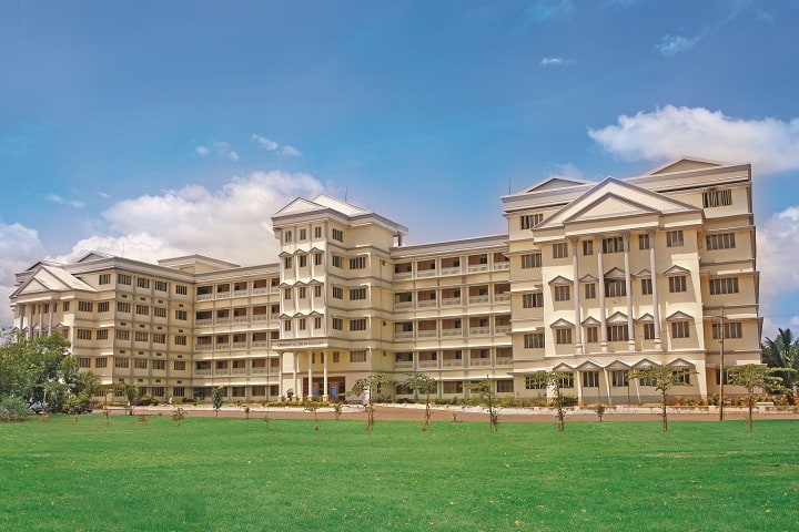 Pushpagiri College of Pharmacy campus in Perumthuruthy, Kerala, India — photo 1