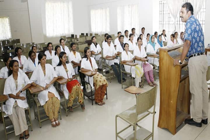 Pushpagiri College of Pharmacy campus in Perumthuruthy, Kerala, India — photo 3