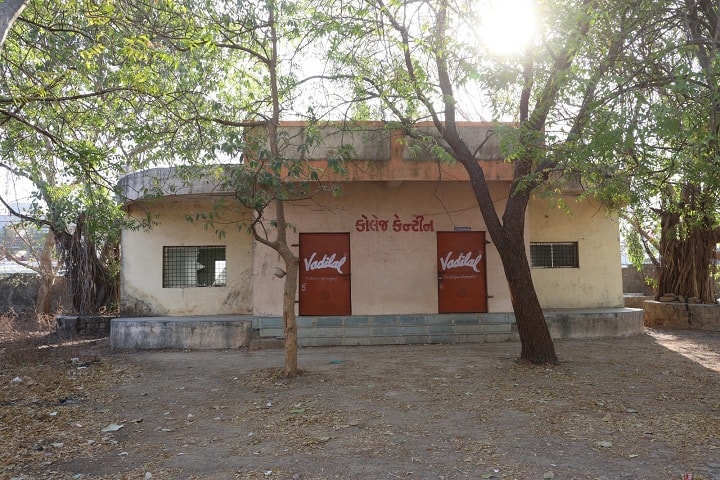 Junagadh Junior Chamber Education Trust Commerce College campus in Junagadh, Gujarat, India — photo 2