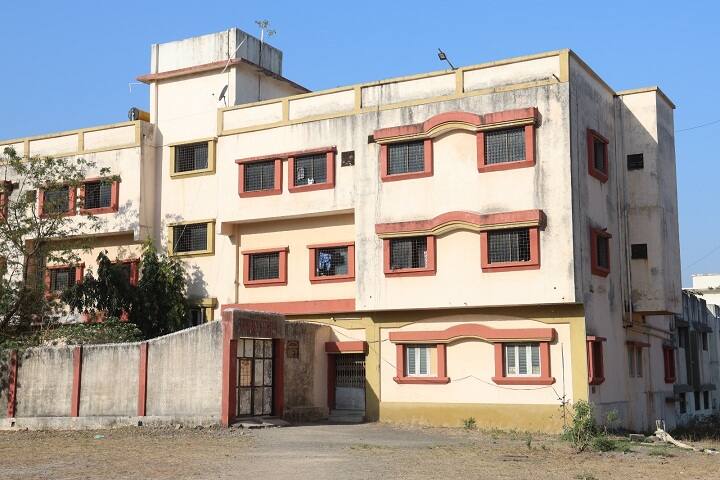 Junagadh Junior Chamber Education Trust Commerce College campus in Junagadh, Gujarat, India — photo 4