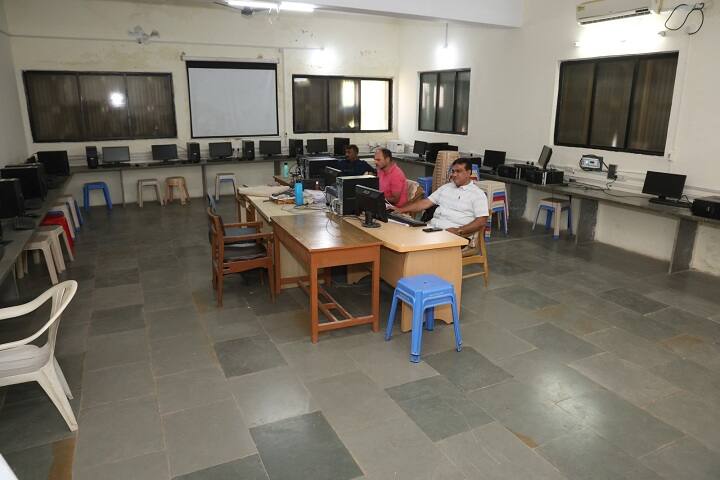 Junagadh Junior Chamber Education Trust Commerce College campus in Junagadh, Gujarat, India — photo 6