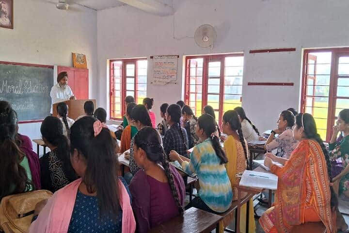 Lilly Swords Methodist College of Education campus in Batala, Punjab, India — photo 3