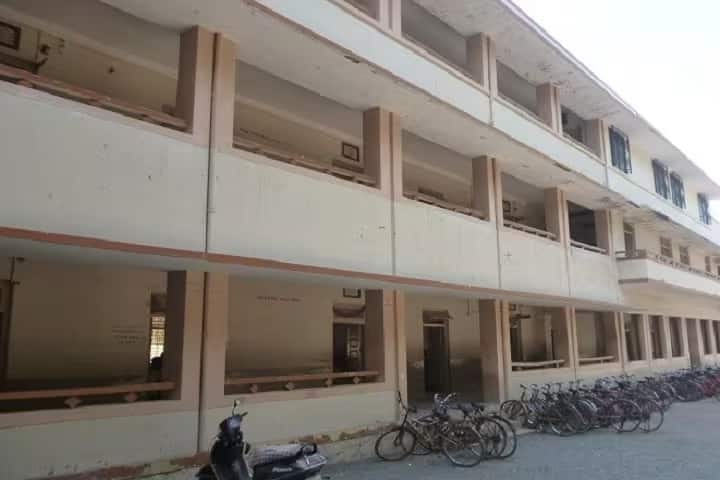 Dr Subhash Mahila College of Education campus in Junagadh, Gujarat, India — photo 1