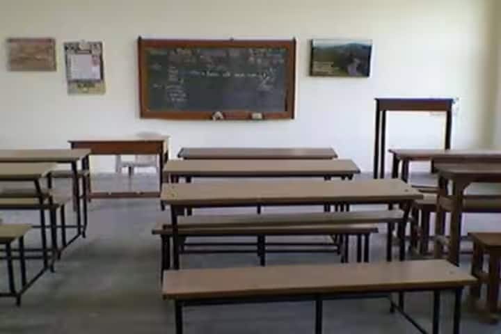 Dr Subhash Mahila College of Education campus in Junagadh, Gujarat, India — photo 2