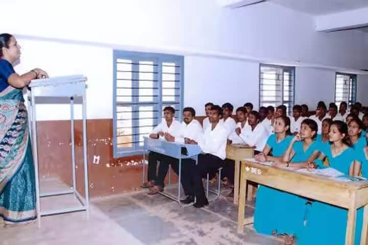 Vijayanagar College of Education campus in Hubli, Karnataka, India — photo 3