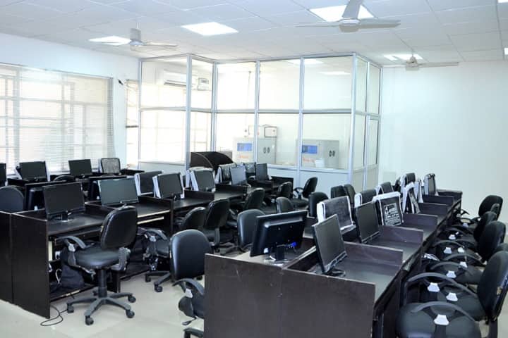 Mata Sundri College for Women campus in New Delhi, Delhi, India — photo 3