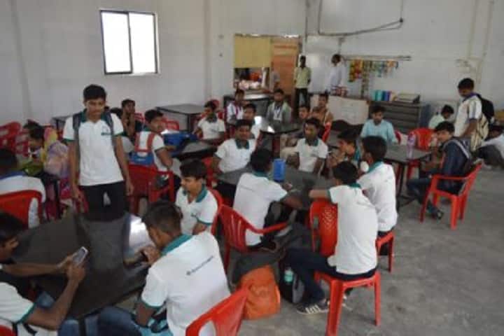 Prof Ravindra Nikam College of Pharmacy campus in Dhule, Maharashtra, India — photo 1