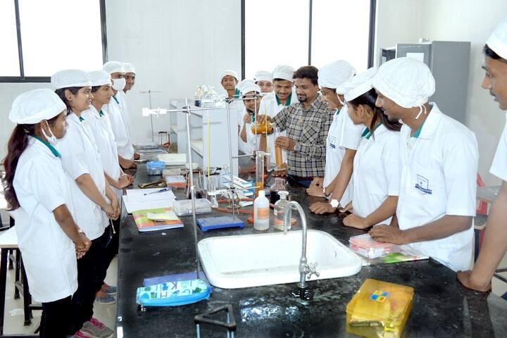 Prof Ravindra Nikam College of Pharmacy campus in Dhule, Maharashtra, India — photo 2