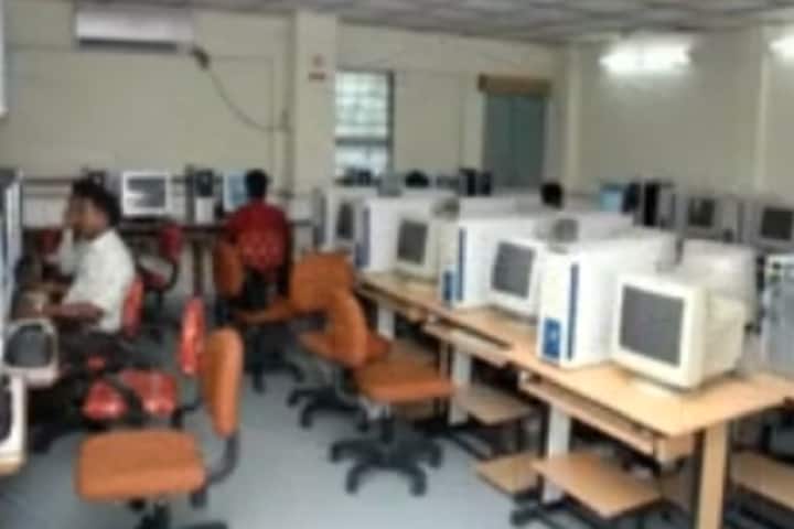 Priyadarshini JL College of Pharmacy campus in Nagpur, Maharashtra, India — photo 5