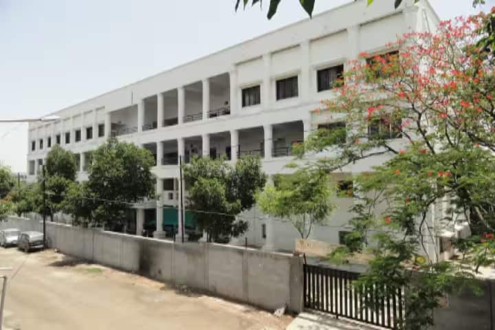 Priyadarshini JL College of Pharmacy Diploma campus in Nagpur, Maharashtra, India — photo 1