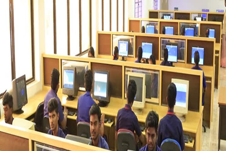 Adhiparasakthi College of Engineering campus in Vellore, Tamil Nadu, India — photo 2