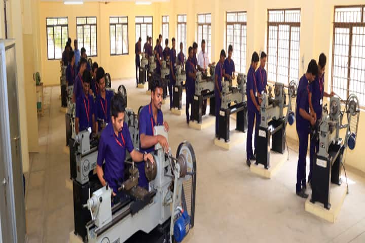 Adhiparasakthi College of Engineering campus in Vellore, Tamil Nadu, India — photo 5