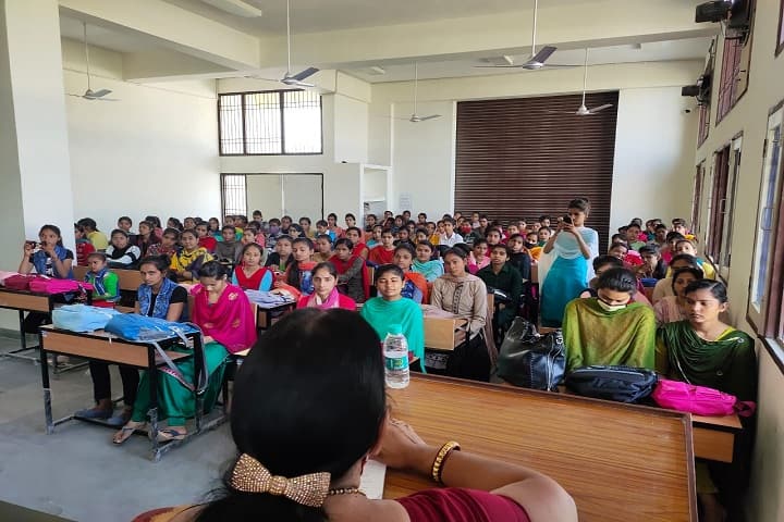 Guru Brahmanand Government College For Women campus in Karnal, Haryana, India — photo 2