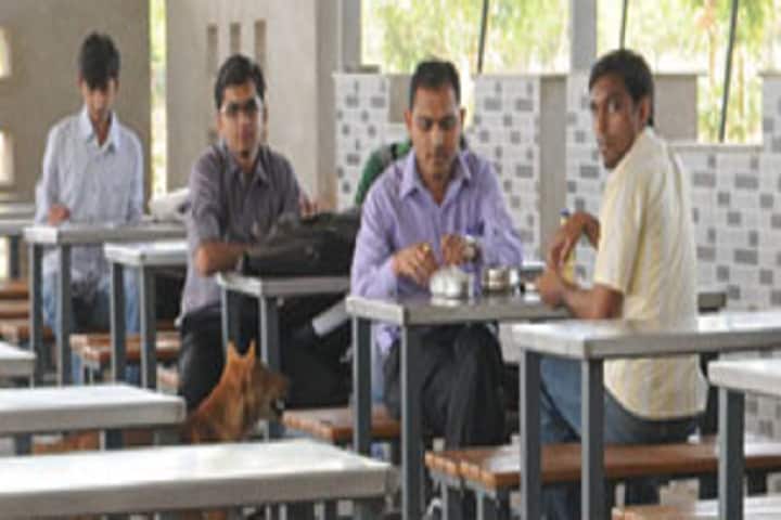 Merchant Nursing College campus in Mehsana, Gujarat, India — photo 4