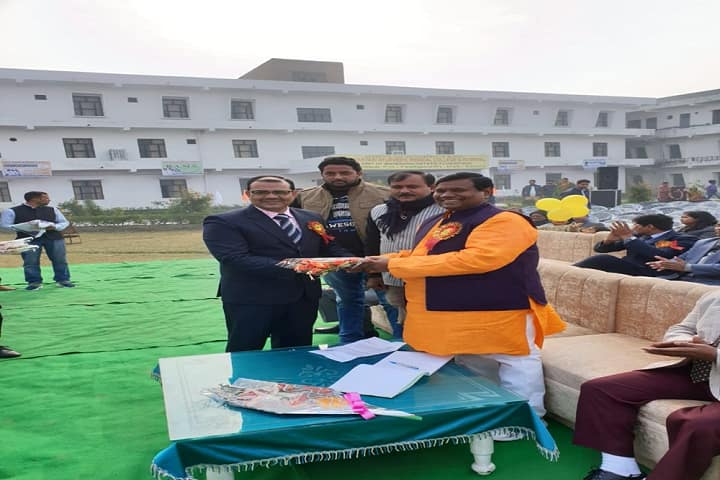 Mahendra Gayatri College of Pharmacy campus in Bareilly, Uttar Pradesh, India — photo 1