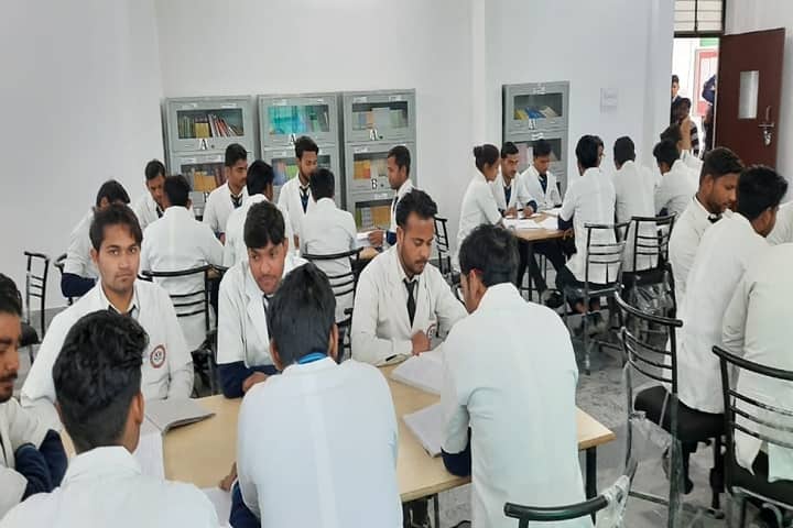 Mahendra Gayatri College of Pharmacy campus in Bareilly, Uttar Pradesh, India — photo 2