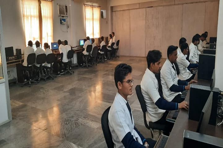 Mahendra Gayatri College of Pharmacy campus in Bareilly, Uttar Pradesh, India — photo 3