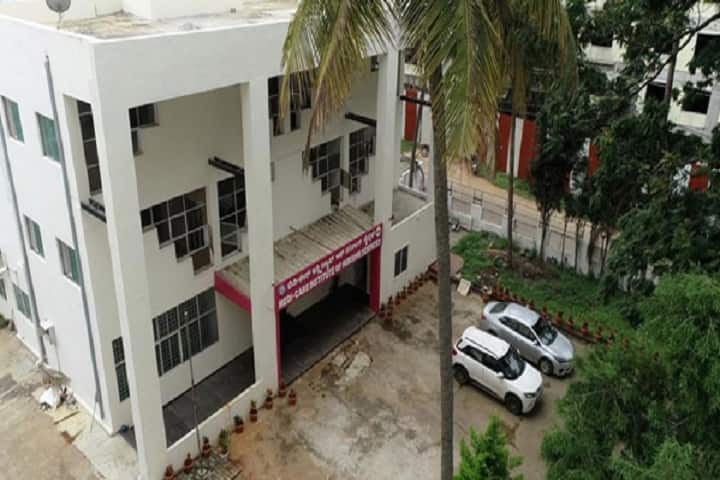 Medi Care institute of Nursing Science campus in Bengaluru, Karnataka, India — photo 1