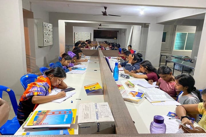 Medi Care institute of Nursing Science campus in Bengaluru, Karnataka, India — photo 6