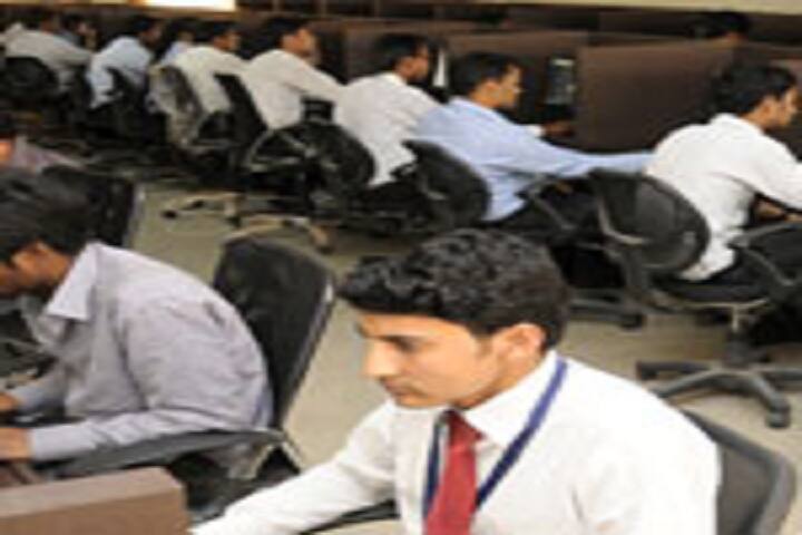 Lloyd Institute of Management and Technology Pharm campus in Greater Noida, Uttar Pradesh, India — photo 5