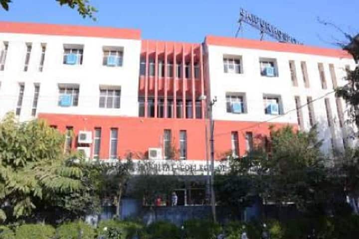 Jaipur Hospital College of Nursing campus in Jaipur, Rajasthan, India — photo 1