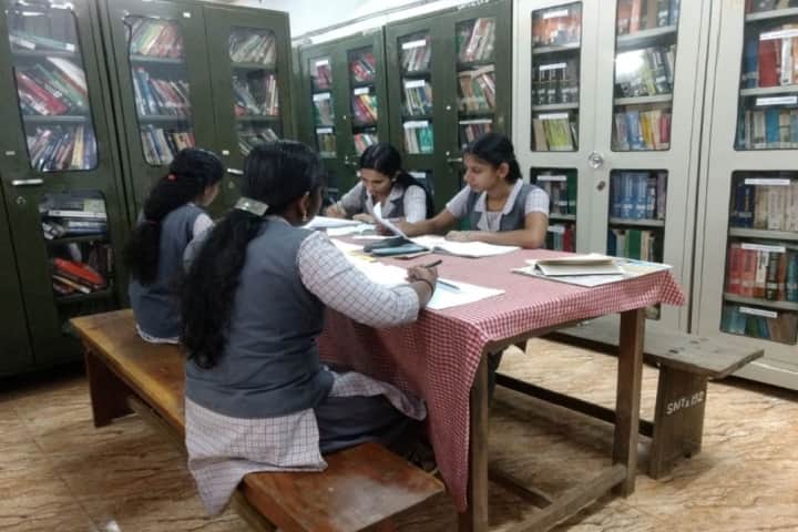 MP Moothedath Memorial Sree Narayana Trusts College campus in Shoranur, Kerala, India — photo 3