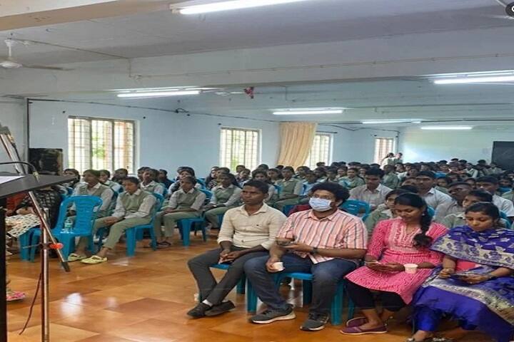 MP Moothedath Memorial Sree Narayana Trusts College campus in Shoranur, Kerala, India — photo 4