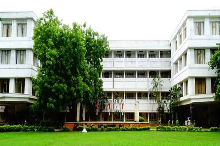 Vignan Pharmacy College campus in Vadlamudi, Andhra Pradesh, India — photo 1