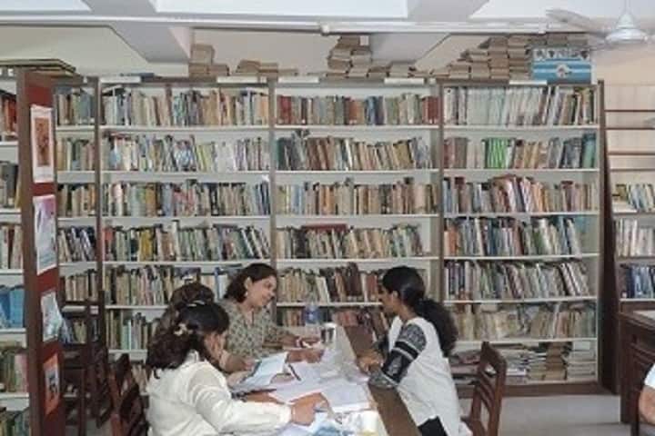 Bombay Teachers' Training College campus in Mumbai, Maharashtra, India — photo 5