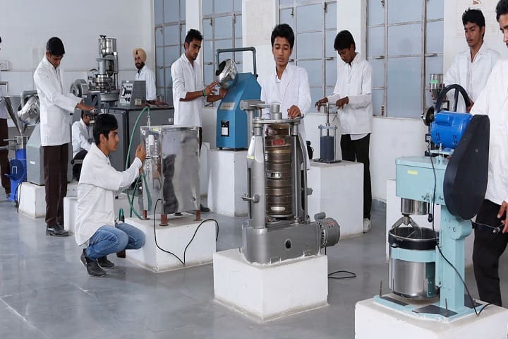 Jan Nayak Ch Devi Lal PG College of Education campus in Sirsa, Haryana, India — photo 3