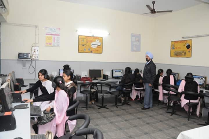 Sri Guru Teg Bahadur College of Education campus in Amritsar, Punjab, India — photo 4