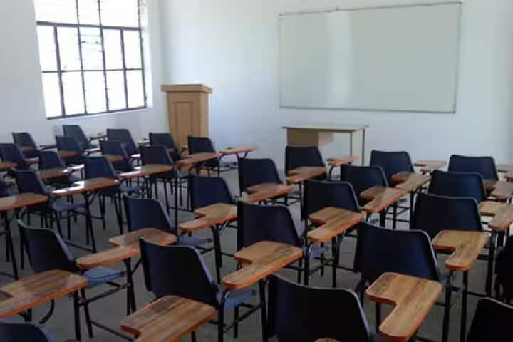 Deepanshu Law College campus in Saharanpur, Uttar Pradesh, India — photo 3