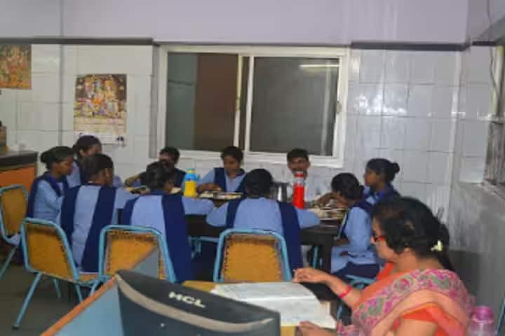 Krishna Nursing and Paramedical Institute campus in Lucknow, Uttar Pradesh, India — photo 2