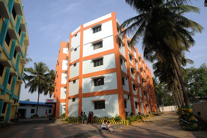 RajaRajeswari Dental College and Hospital campus in Bangalore, Karnataka, India — photo 5