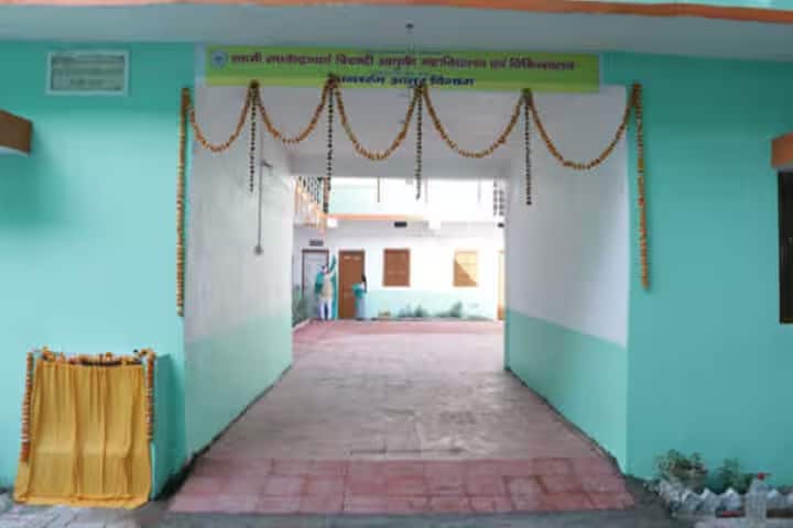 Swami Raghvendracharya Tridandi Ayurved Mahavidyalaya and Hospital campus in Gaya, Bihar, India — photo 1