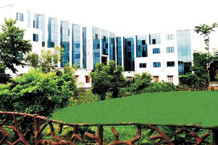Nitishwar Ayurved Medical College and Hospital campus in Muzaffarpur, Bihar, India — photo 2