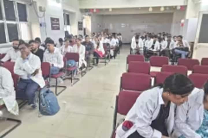 Government Ayurvedic College and Hospital campus in Varanasi, Uttar Pradesh, India — photo 2