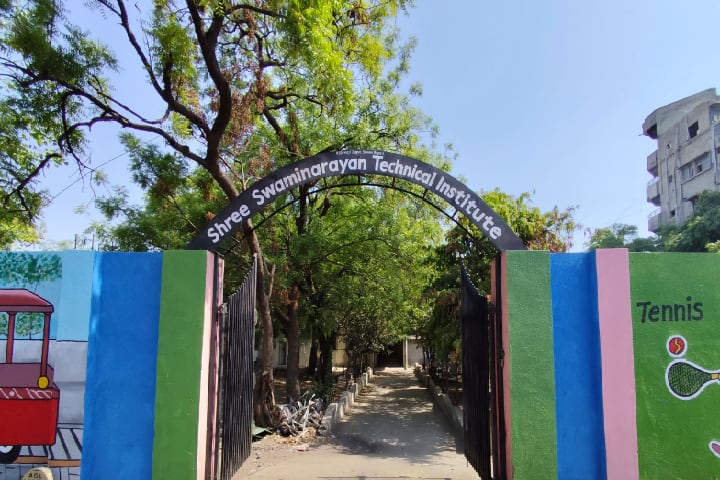 Shree Swaminarayan Gadi Institute of Technology campus in Ahmedabad, Gujarat, India — photo 1