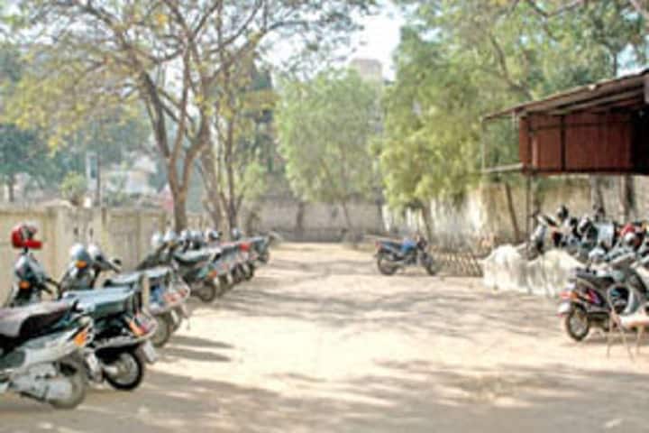 Daulatbhai Trivedi Law College campus in Ahmedabad, Gujarat, India — photo 3