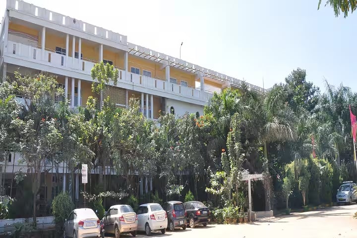 Karnataka College of Nursing campus in Bangalore, Karnataka, India — photo 2
