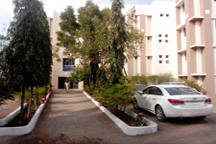 Kamdar Nursing College campus in Rajkot, Gujarat, India — photo 1