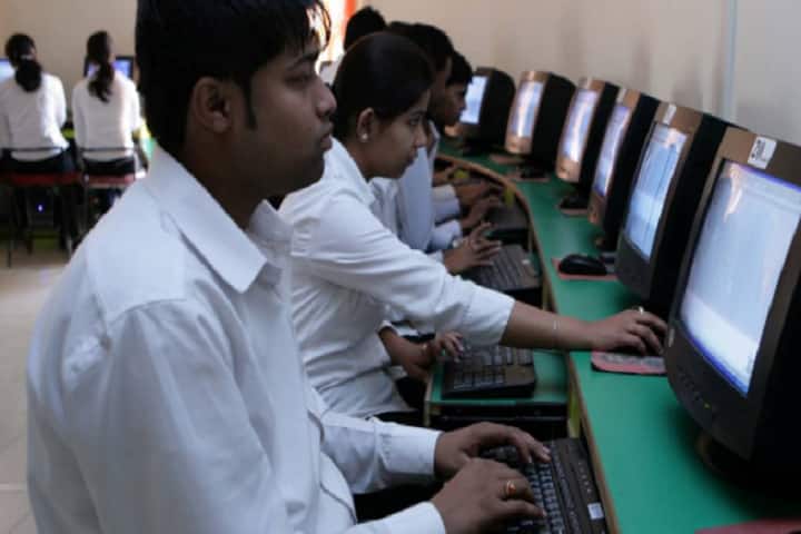 Dayanand Dinanath College of Management campus in Kanpur, Uttar Pradesh, India — photo 3